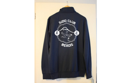 Disponible à la commande ....